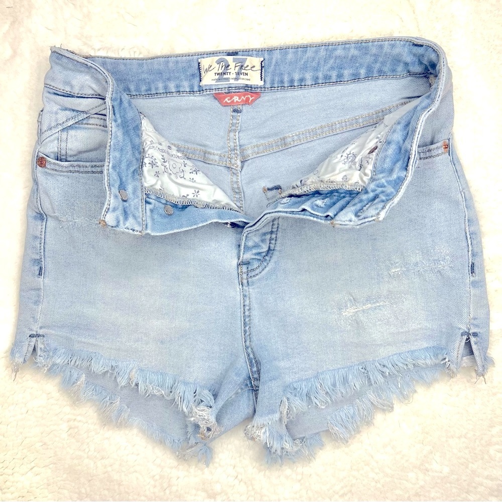 We The Free CRVY Vintage High Rise Light Wash Shorts Size 27 - Picture 7 of 15